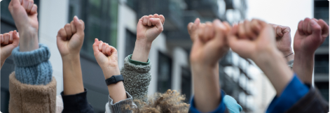 imagem de pessoas protestando