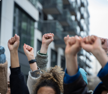 imagem de pessoas protestando